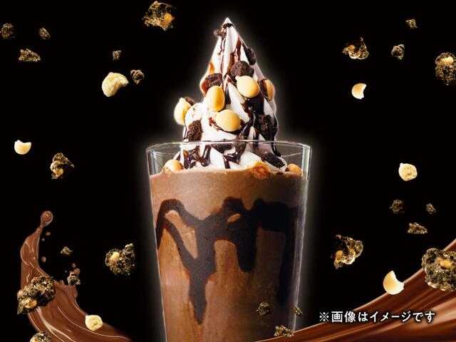 「ブラックサンダー ザクザクチョコレートスムージー」＜Mサイズ　690円（税込）＞【「サンマルクカフェ」×「ブラックサンダー」の初コラボメニューが登場】