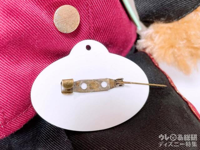 100円ショップのブローチピンを貼っただけ