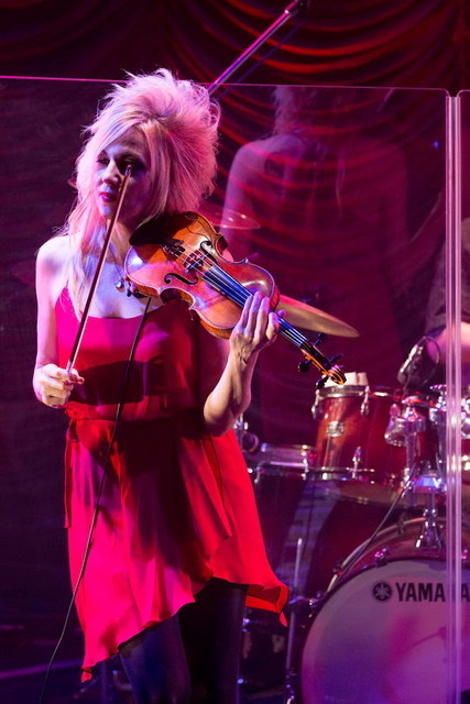 「MORRIE Solo Live 2015 “HARD CORE REVERIES”2DAYS」　撮影・大島康一 