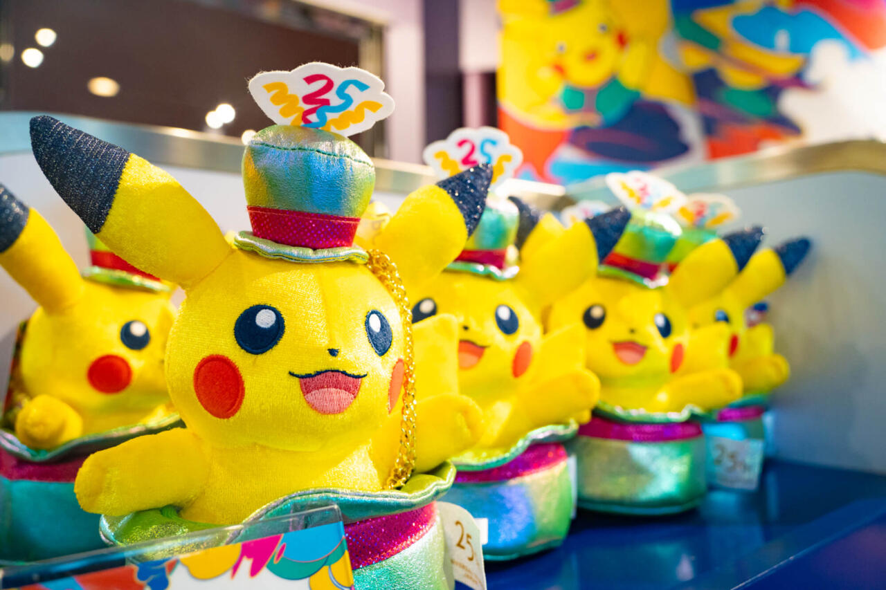 ピカチュウ 25周年記念コレクション & 2023年ジムイベント ピカチュウ大集合｜ポケモンカードゲーム25周年記念サイト
