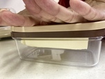 【貝印 バター5gカット保存ケース】蓋をしてぎゅっとバターを押すだけ