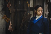 Netflixシリーズ『トングン ー呪いの宮ー』独占配信中