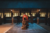 Netflixシリーズ『トングン ー呪いの宮ー』独占配信中