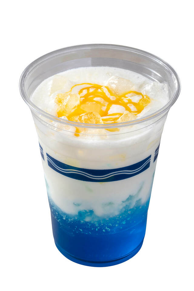 スペシャルカクテル（ライチーリキュール＆ミルク） 780円｜東京ディズニーリゾート40周年“ドリームゴーラウンド”スペシャルメニュー