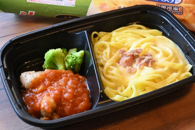 「三ツ星プレート グリルチキントマトソース＆カルボナーラ」完成