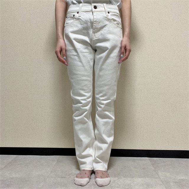 【UNIQLO +J（ユニクロ プラスジェイ）】セルビッジ ストレートジーンズ／テーパード感のあるシルエット