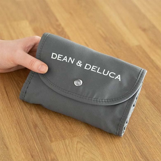 【DEAN ＆ DELUCA　ショッピングバッグ】折りたたむと手のひらサイズに！旅行のサブバッグなどにもおすすめです◎