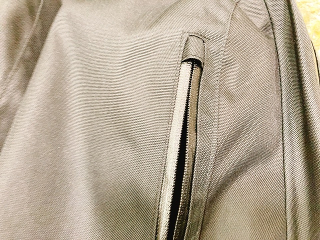 【ワークマン 防水デイバッグ】シンプルに見えて多収納