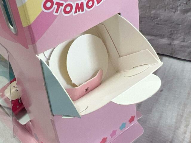 【付録 ちいかわ自動販売機】入れたコインは取り出し口から回収可能