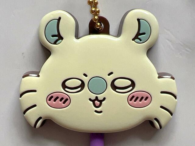 ホワイトチョコにブルーのお耳がかわいい！このブルーもチョコにありそうなカラーですよね♪