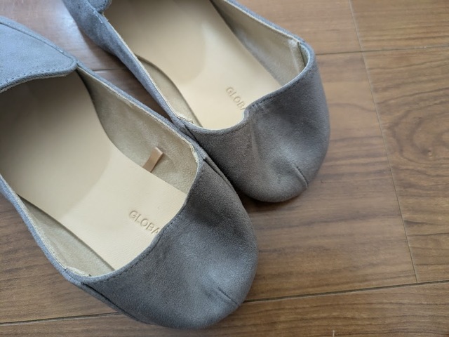 【GLOBAL WORK　らくっション踏めるバブーシュ】柔らかい素材なので、かかとを踏んでも履けます♪