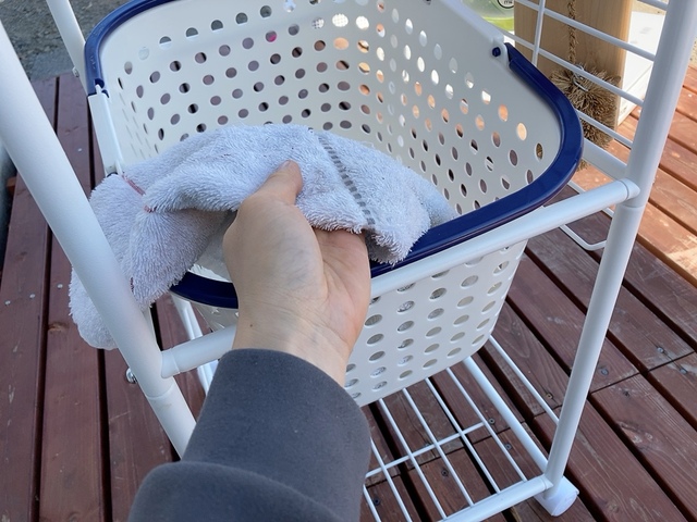 【ニトリ ワゴン型物干しスタンド】カゴを備え付けて洗濯物の取り込みも楽々