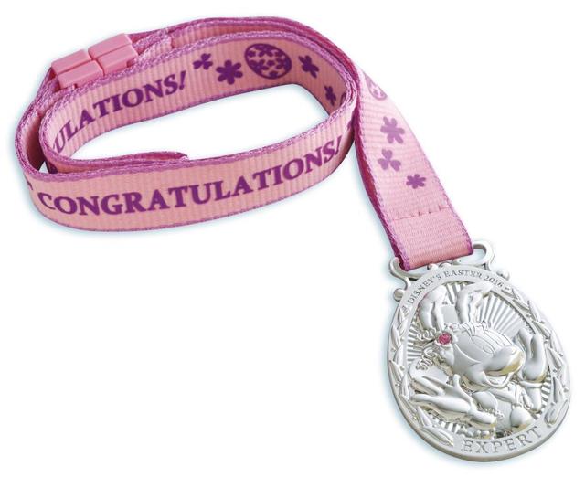 エキスパートコースの景品「エキスパートメダル」©Disney