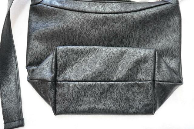 縦20×横13.7㎝の広いマチ