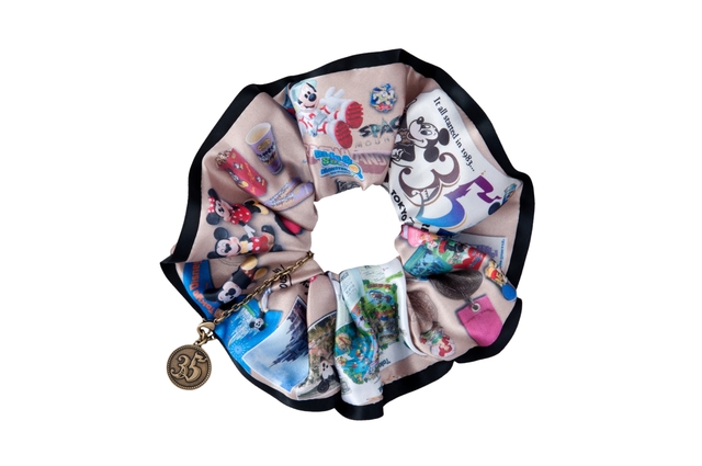 シュシュ 1,500円｜フリーサイズ｜東京ディズニーリゾート35周年“Happiest Celebration! ”スペシャルグッズ