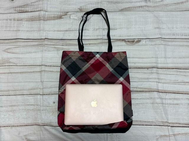 もちろん13インチのノートPCもラクラク収納可能！