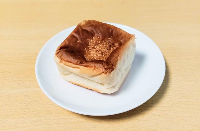 【木村屋總本店　昭和なしょうが焼きパン　6個　648円】パン生地の中に、しょうが焼き風味のフィリングが