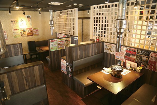 関西・焼肉の名店15／ 焼き肉酒場 最上屋（江坂）　内観