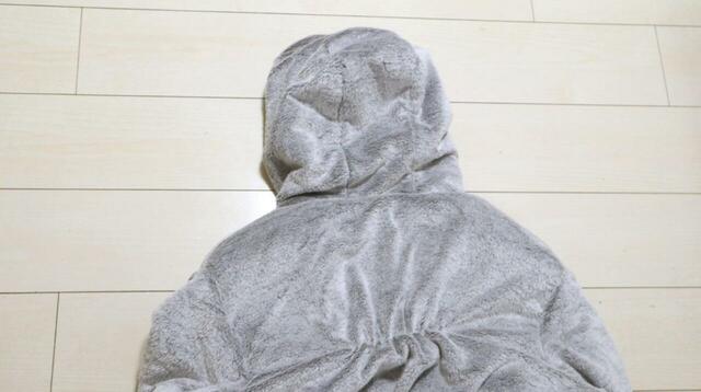 【ニトリ フード付き中わた入り着る毛布 ロング丈（NウォームSP）】12月下旬の就寝時も、これを着れば足元以外は布団をかけず眠れました！