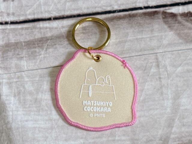 背面にもスヌーピーのイラストプリント入り