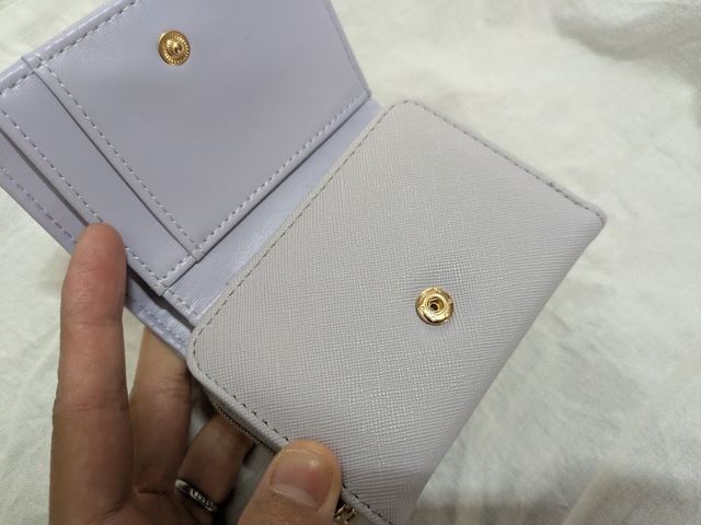 【ハニーズ　ジップウォレット】札入れ部分はスナップボタンで開閉できます◎