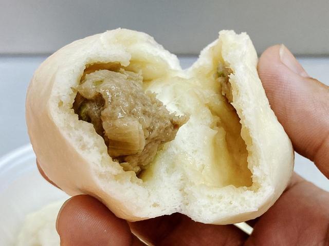 ジューシーな肉汁がうまい「白ネギ肉パオズ」