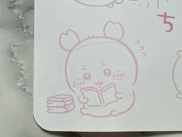 本が大好きなカニちゃんこと古本屋。読書している姿もかわいい♪