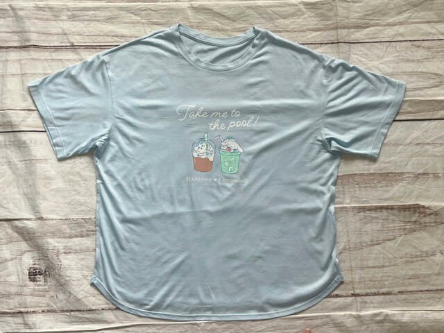 トップスはゆったりとしたTシャツ