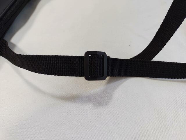 ショルダーは、長さを調節できる