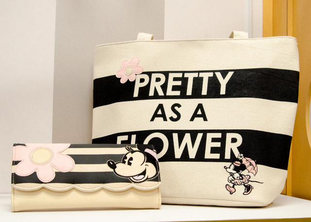 パステルピンクのフラワーがアクセントに