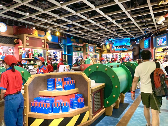 キャラクターグッズが充実している「ワンナップ・ファクトリー」では、ここでしか買えない物もアリ！