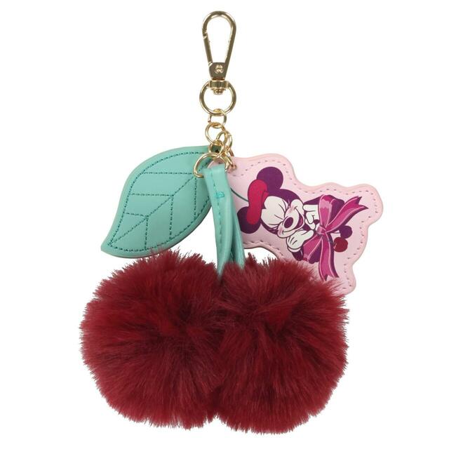 スマートフォンアクセサリーストラップ付 2,800円｜東京ディズニーリゾート ミニー＆さくらんぼグッズ｜販売店舗：東京ディズニーランド「グランドエンポーリアム」、東京ディズニーシー「エンポーリオ」｜発売日：2026年2月5日（木）