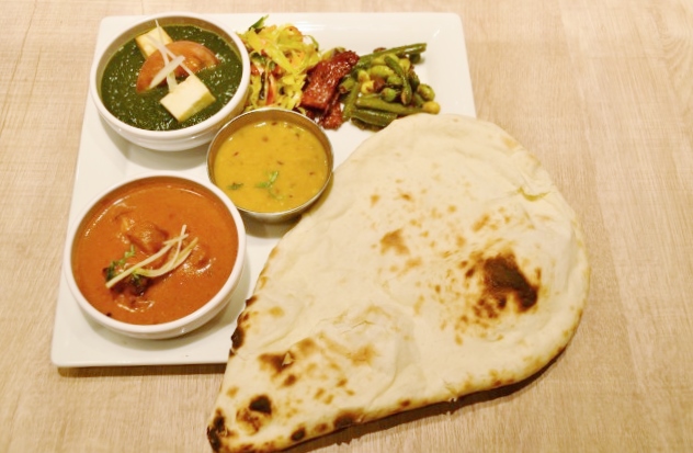 「ダブルカレーセット」（1,200円）