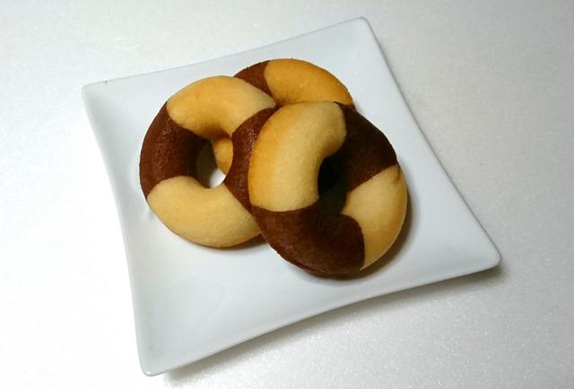 【サンミッシェル　マーブルドーナツ　720g（30g×24個）　1198円】ツートンカラーがかわいい、小振りなドーナツ