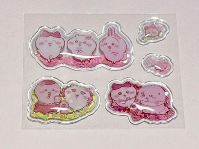 【ちいかわ ぷにシャカシール】ぷにぷにカプセルにスパンコールが入った、シャカシャカ楽しいシール。こちらは「サクラ」バージョン！