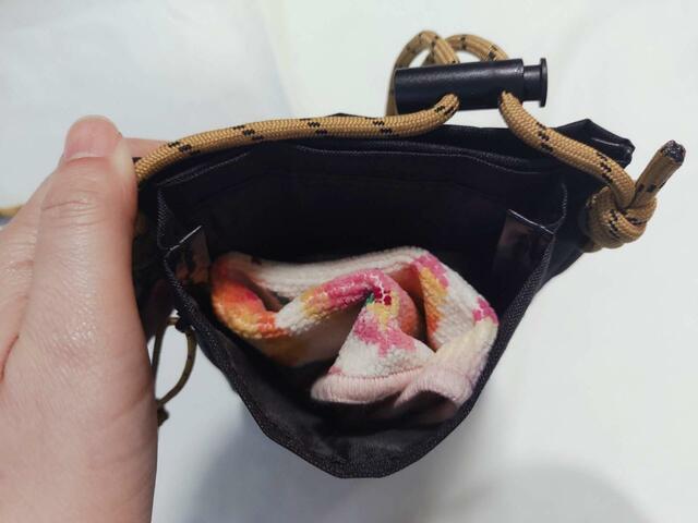 後部ポケットは、ハンカチなども入る