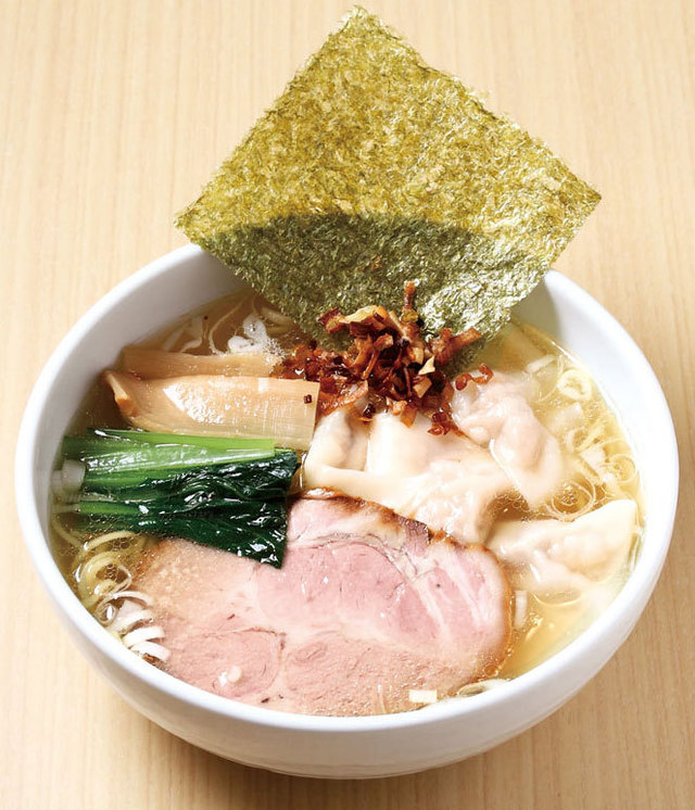 麺屋 ゆうなぎ　えびわんたん塩ラーメン 900円