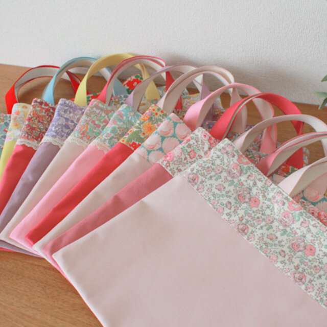 サイズが選べる リバティ レッスンバッグ／女の子《入園入学グッズ》／memori／2,800円