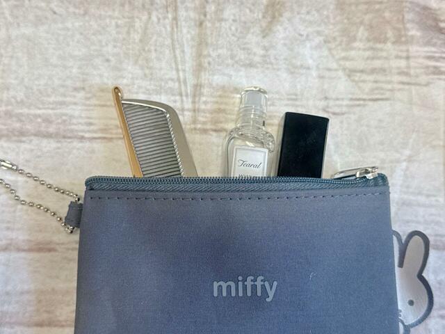 口紅やコームなどを入れるのもおすすめ