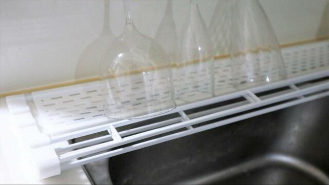 【山崎実業：tower 折り畳み水切りシリコーントレー付き】折って段差を作るワザも