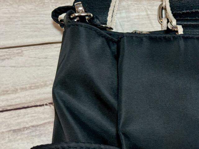 素材はポリエステル。上品な微光沢生地です。厚手で丈夫なところも◎