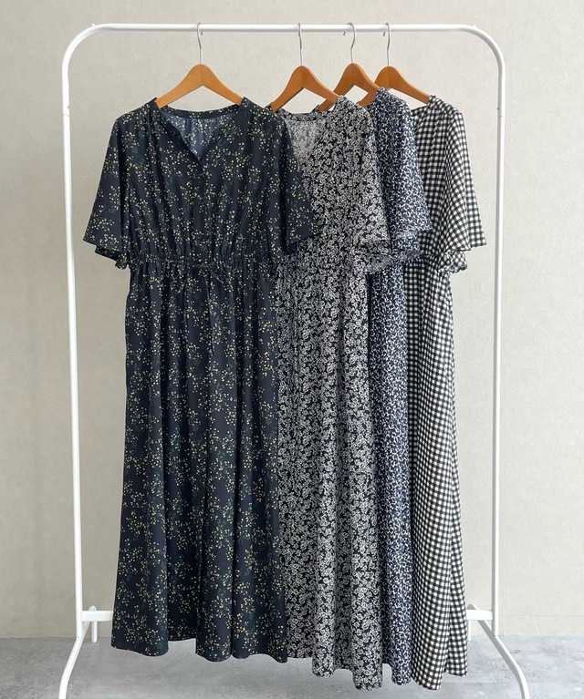 「さらさらリラックスワンピース半袖」6,930円(税込)