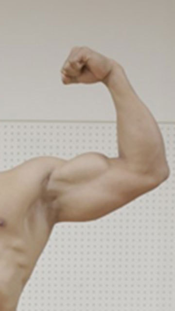 この上腕二頭筋に持ち上げられたい! これだ〜れだ？「マッチョ29」