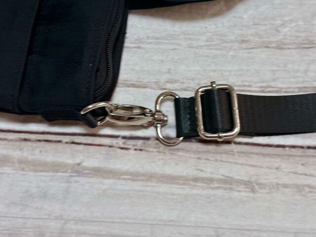 ショルダーストラップは取り外し可能!長さ調整もできます