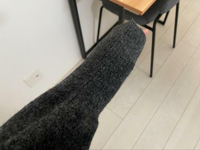 【GU　パフィータッチロングニットワンピース(長袖)】二の腕が気になる方も簡単にカバーできる