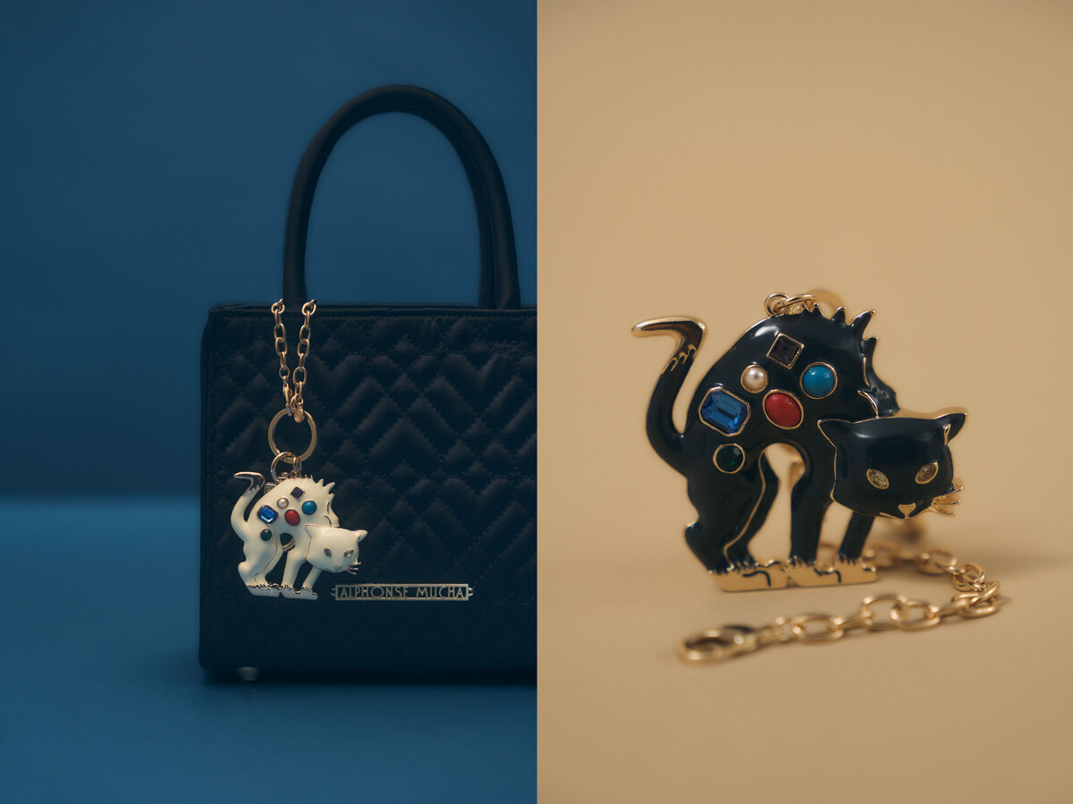 MUCHA(ミュシャ)×ねこ】作品に登場する猫モチーフのバッグチャームや