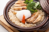 茨城県産つくば鶏もも肉と牛蒡の土鍋飯 2,580円