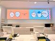 【ちいかわらんど 原宿店】見どころポイント2：レジの背面にあるLEDビジョン。映像が変わるので会計に並んでいる間も楽しく過ごせます