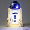 【STAR WARS R2-D2 お部屋ライト BOOK】誌面では、R2-D2にまつわるエピソードや搭載機能の解説、キャラクター相関図などを紹介