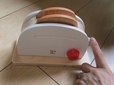 【Hape(ハペ) トースターセット】パンが飛び出す仕組みが